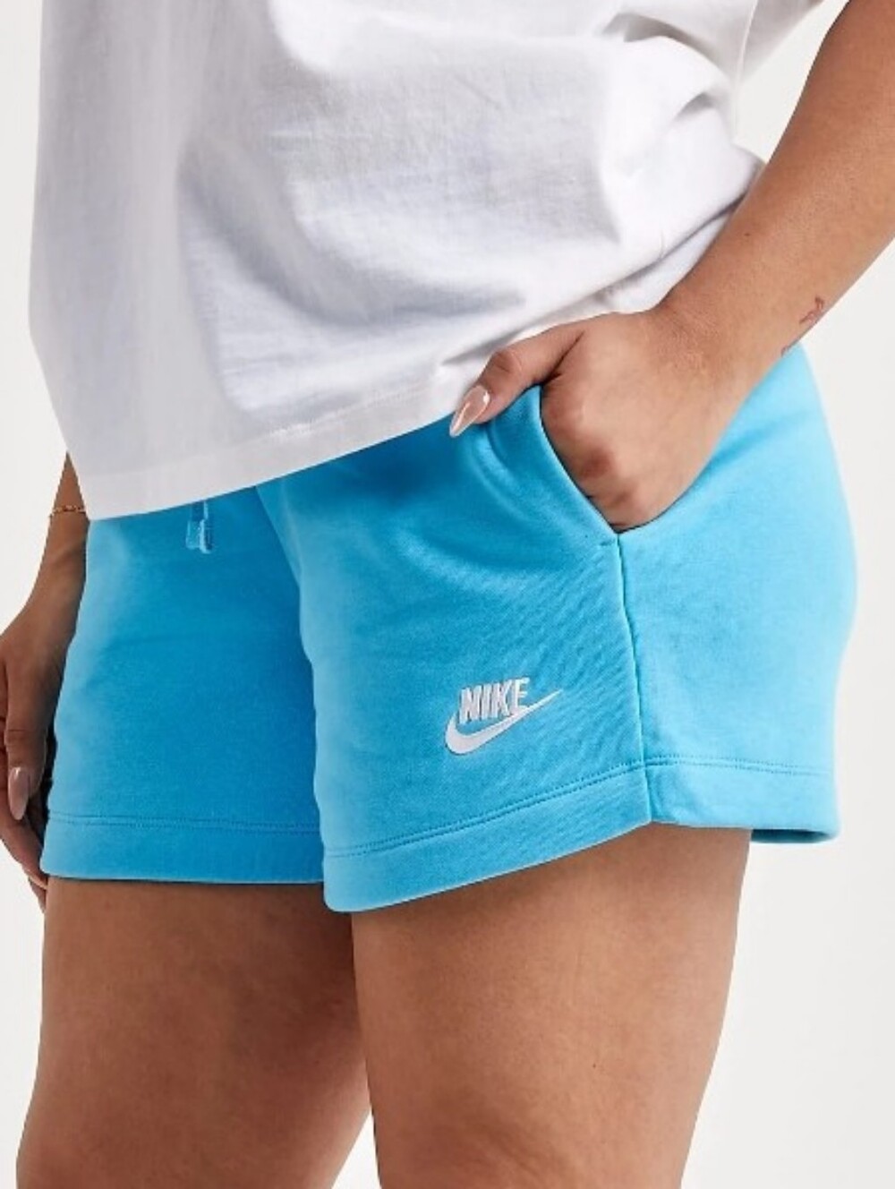 Nike Women's Standard Fit Midrise Fleece Shorts With Pockets